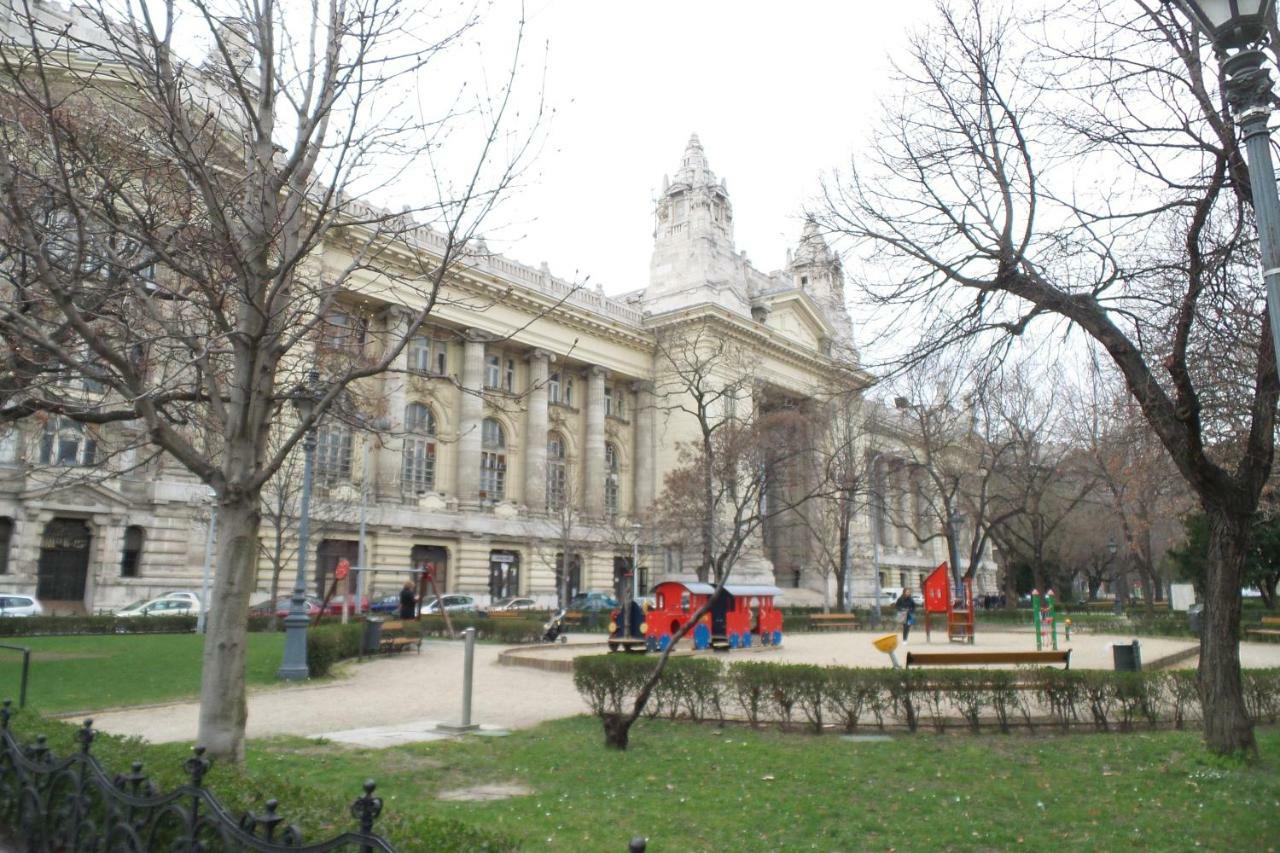 Green Pearl Apartment At St Stephen' S Basilica Budapest Exterior photo